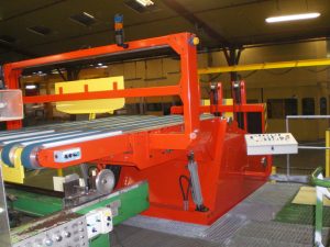 Conception de machine spéciale de retournement et basculement de charges lourdes pour ligne de production.