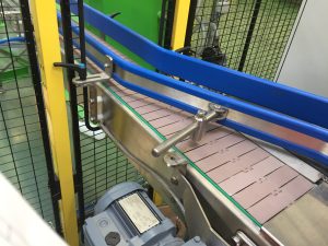 Conception de convoyeur industriel à chaînes charnières en inox